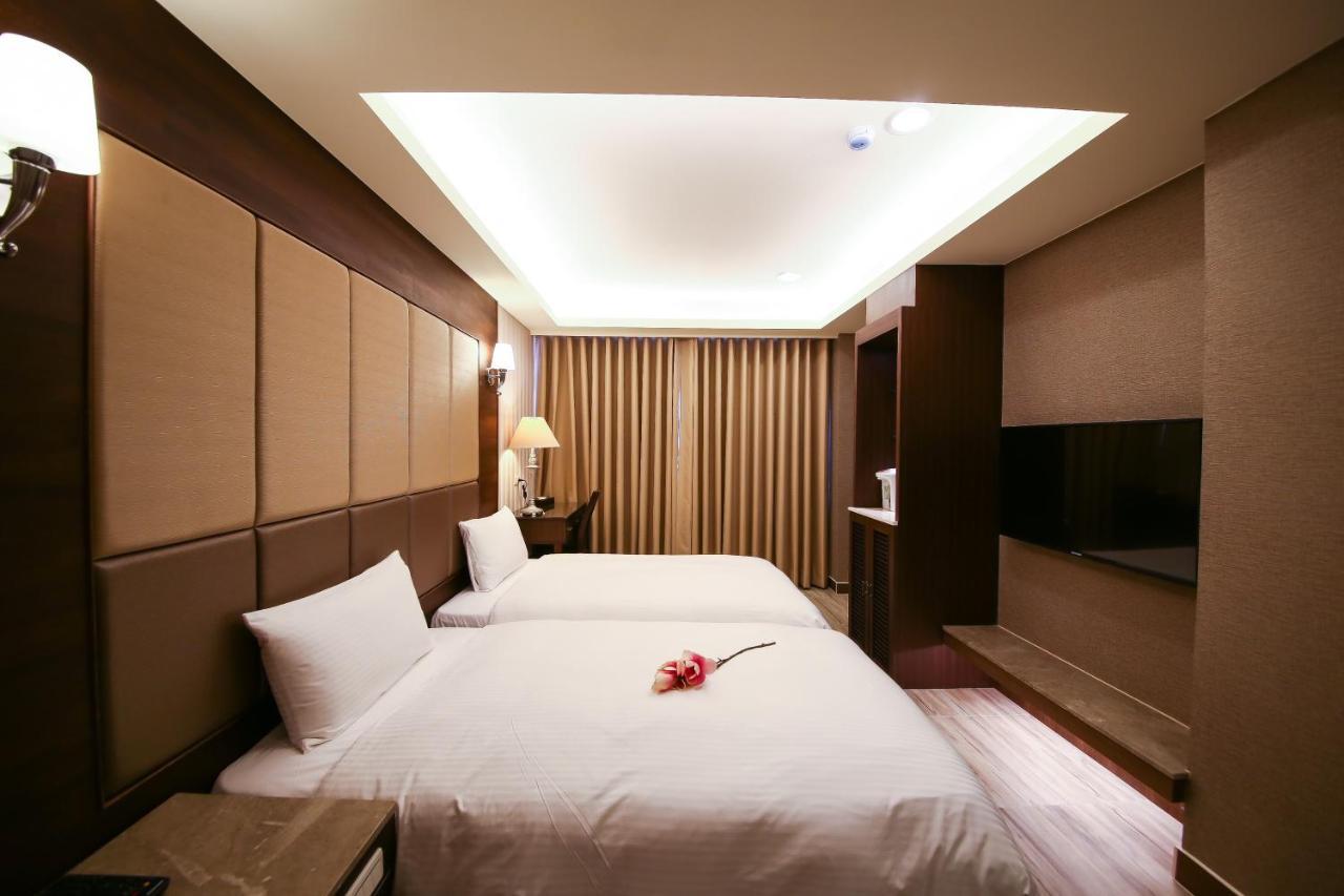 Maple Hotel Second Branch Tainan Dış mekan fotoğraf