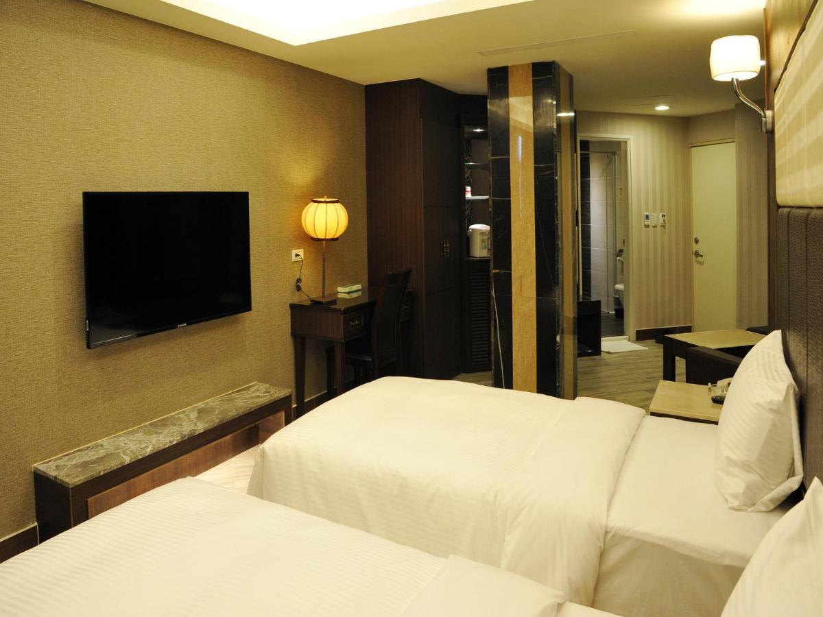Maple Hotel Second Branch Tainan Dış mekan fotoğraf
